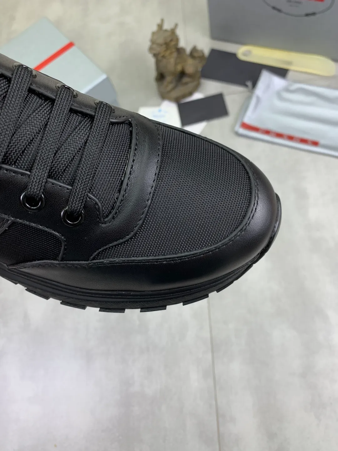Men's men's shoes P560💰 [Real Price] Popular models are on the official website, 🆘 Trendy brand (Prada) mainly promotes popular models, avant-garde and versatile fashionable men's shoes private version mold opening, cowhide surface splicing 1:1.. Stylish and simple, original imported cowhide lining cowhide feet; the atmosphere and personality are more fashionable, eye-catching and pursuing class. It will subvert the old ideas and be a must-have for fashionistas who want to spend time with you! Must keep it! Tall and comfortable, large and low, high-end quality workmanship. Code number: 38-44 (45 customized) 2️⃣ optional.